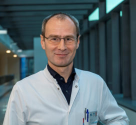 Univ.-Prof. Dr. Heinz Zoller, Oberarzt der Univ.-Klinik für Innere Medizin I