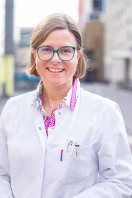 Porträt Dr. Bettina Toth