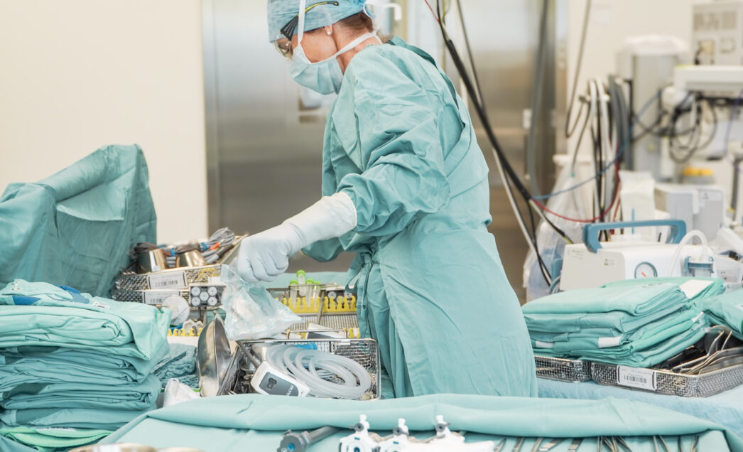 Faszination OP: Die Profis, ein Patient und ein neues Hüftgelenk.